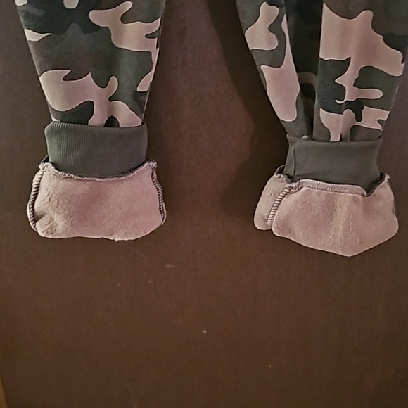 Sweatpants camo. - Picture 3 of 4